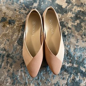 Vivaia Valencia Pointed-Toe V-Cut Flats